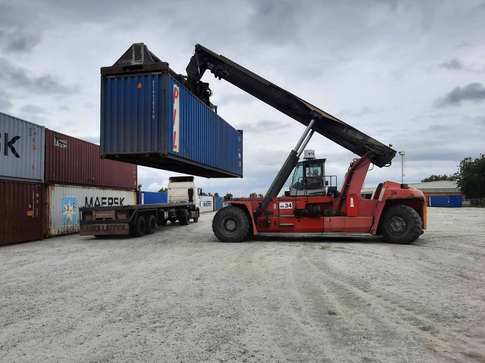 apm-terminals-kano-reach-stacker