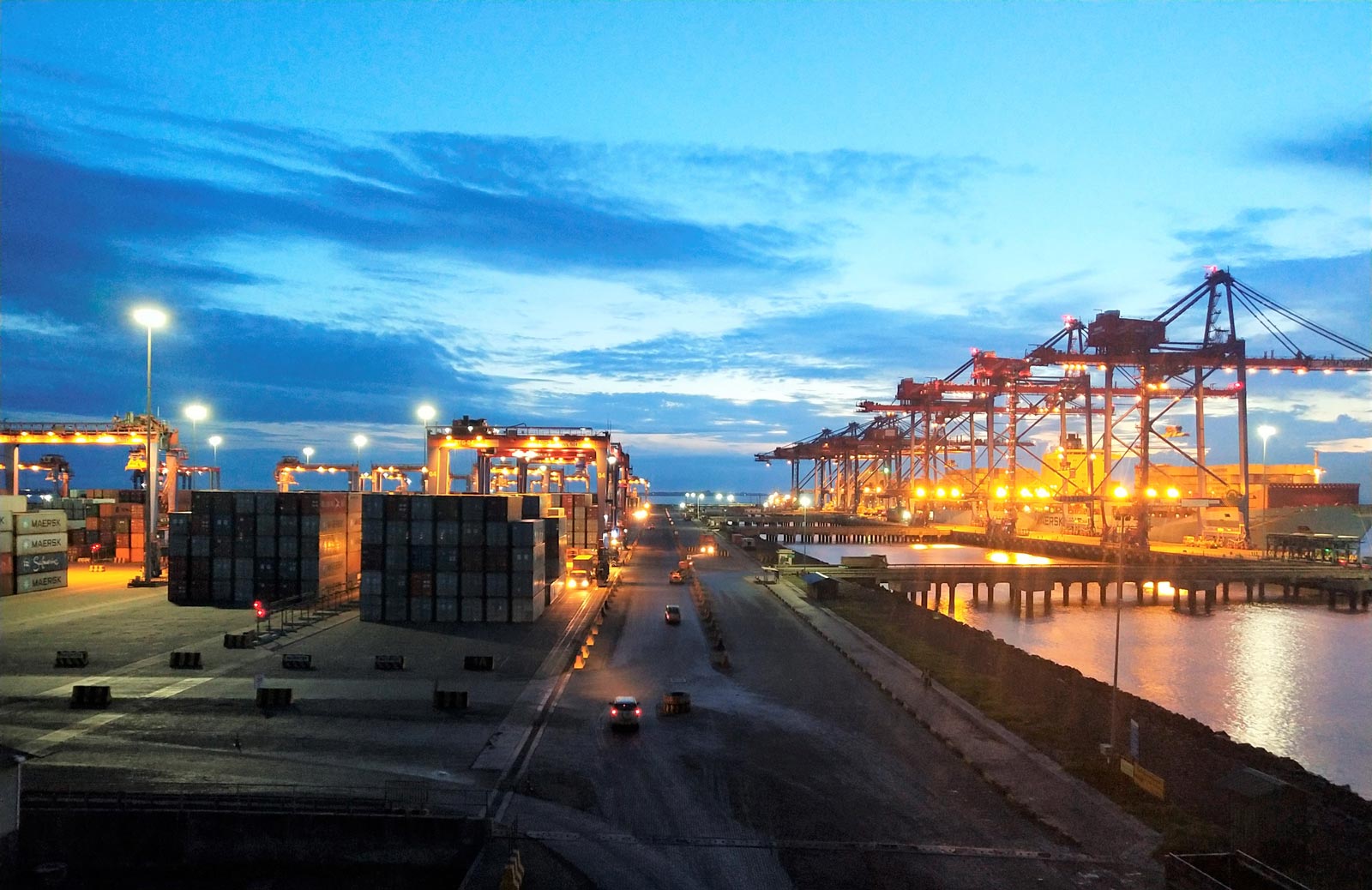 apm-terminals-pipavav-night